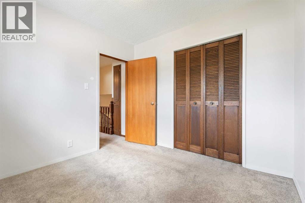77 Winslow Crescent SW — photo 17