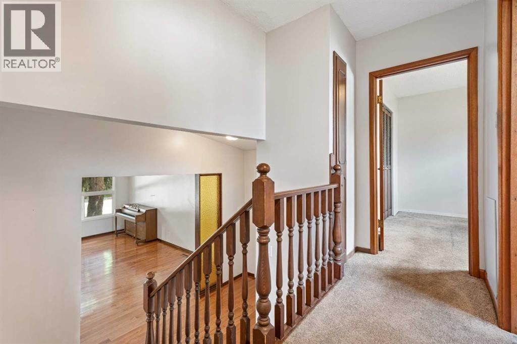 77 Winslow Crescent SW — photo 19
