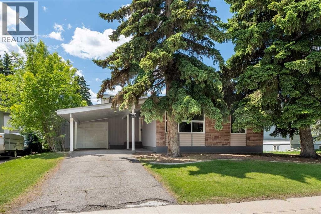 77 Winslow Crescent SW — photo 2