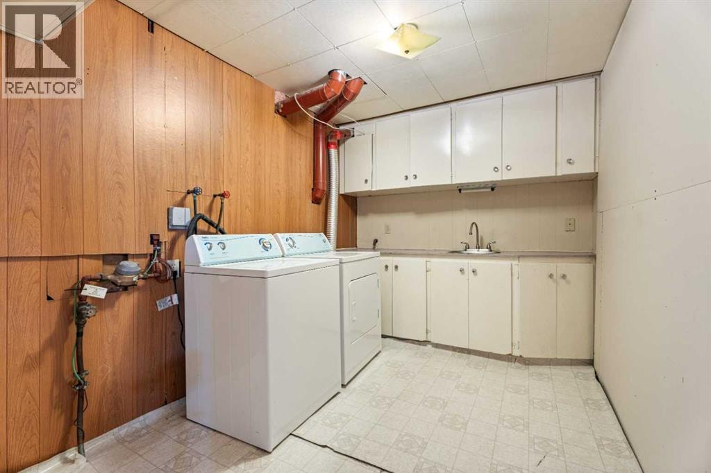 77 Winslow Crescent SW — photo 26