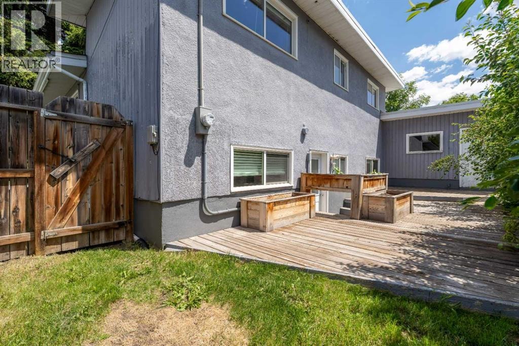 77 Winslow Crescent SW — photo 33