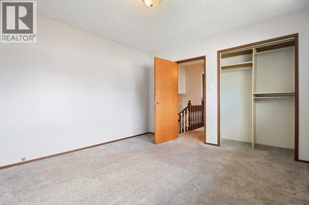 77 Winslow Crescent SW — photo 13