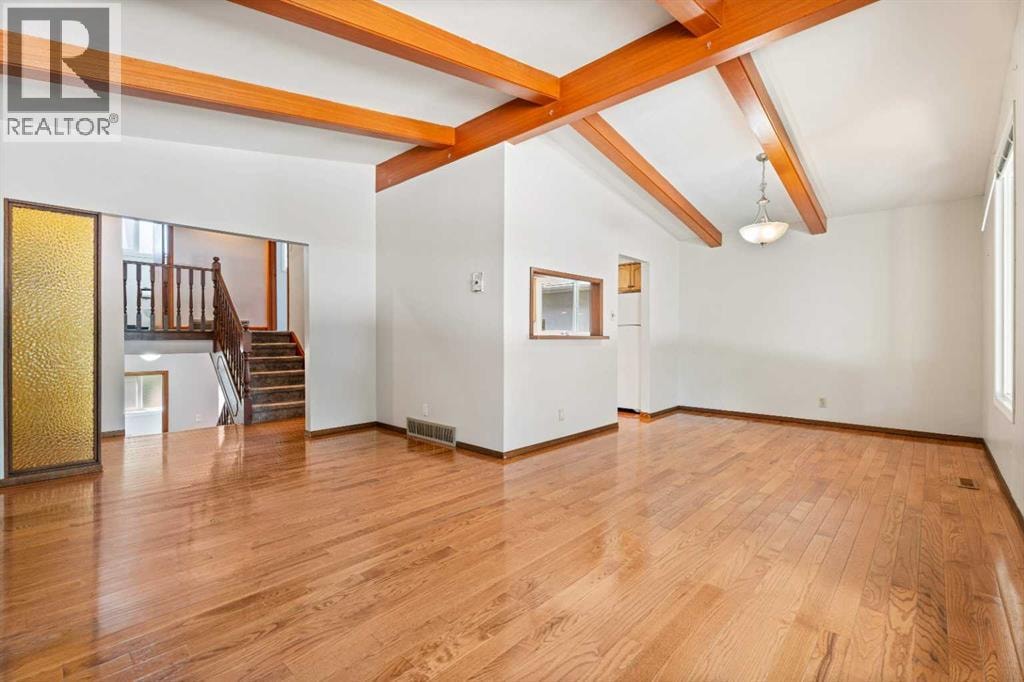77 Winslow Crescent SW — photo 5