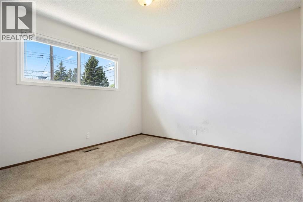 77 Winslow Crescent SW — photo 12
