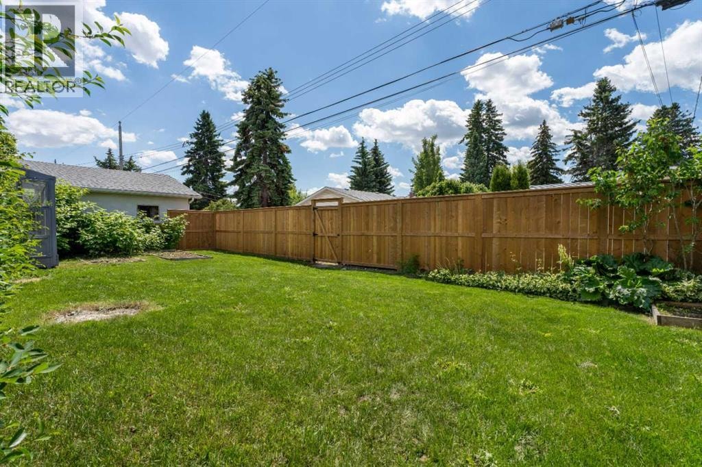 77 Winslow Crescent SW — photo 36