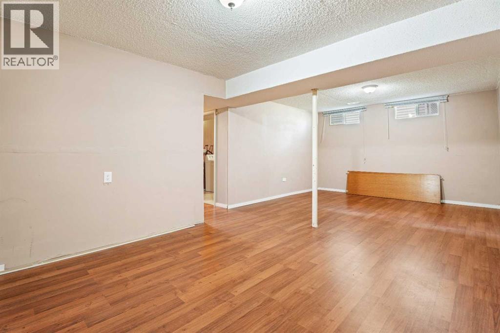 77 Winslow Crescent SW — photo 29