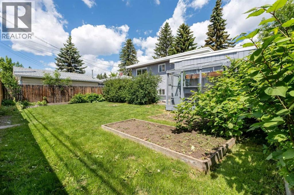 77 Winslow Crescent SW — photo 34