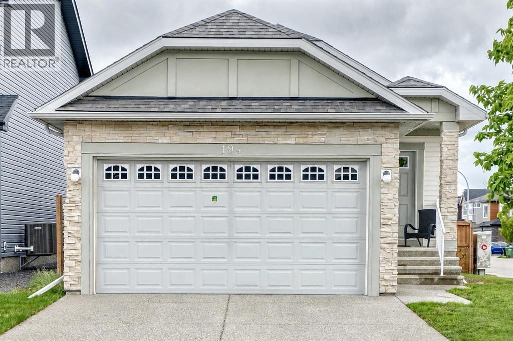 194 Walgrove Terrace SE — photo 1