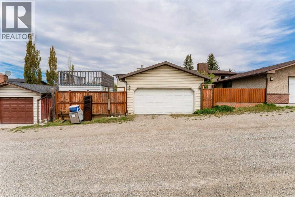 115 Maunsell Close NE — photo 37