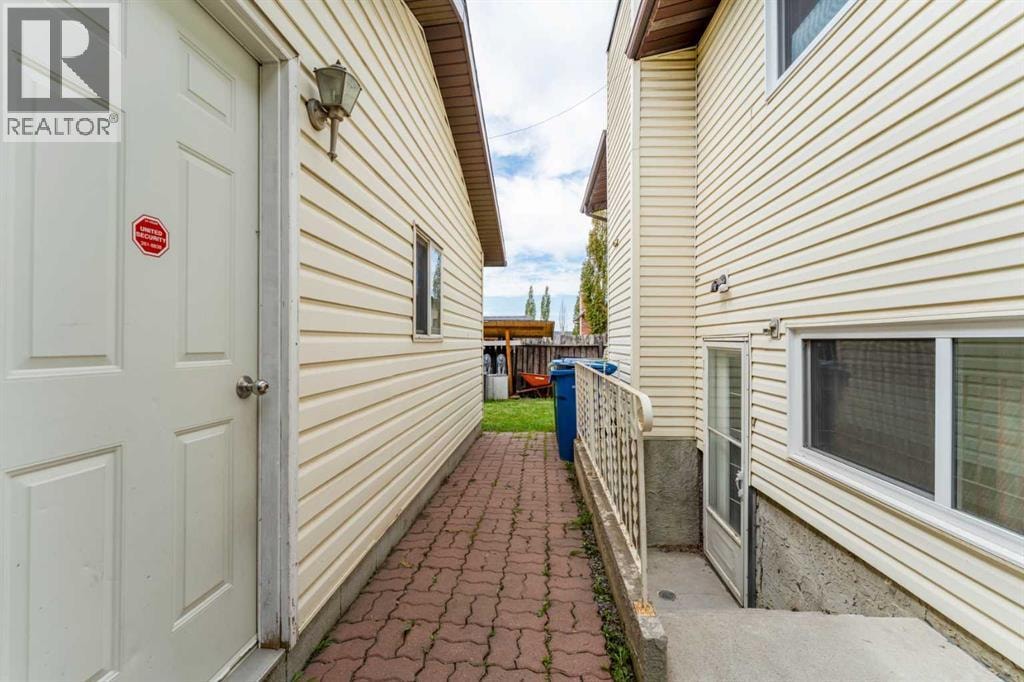 115 Maunsell Close NE — photo 40