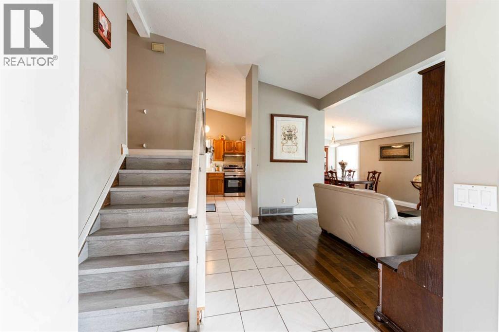 115 Maunsell Close NE — photo 3