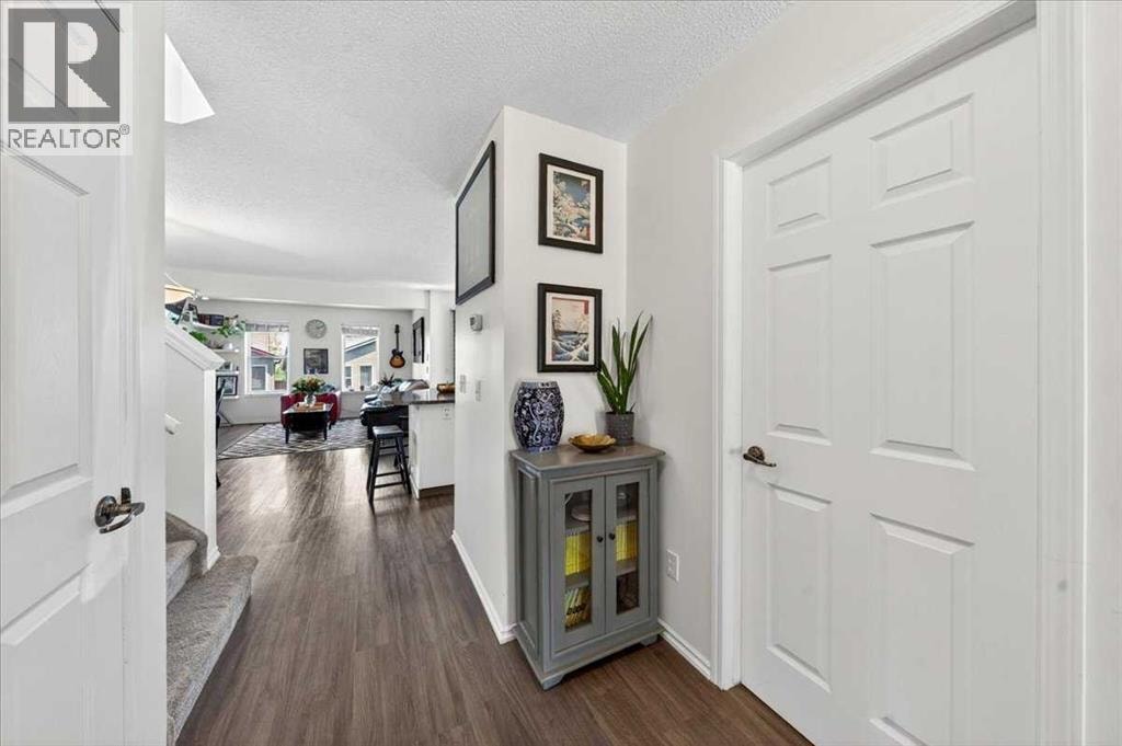 194 Everoak Gardens SW — photo 4