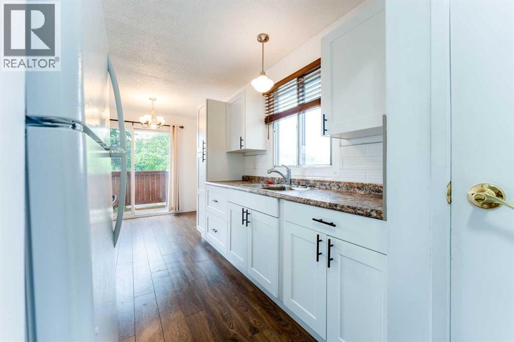 2906 Doverville Crescent SE — photo 3
