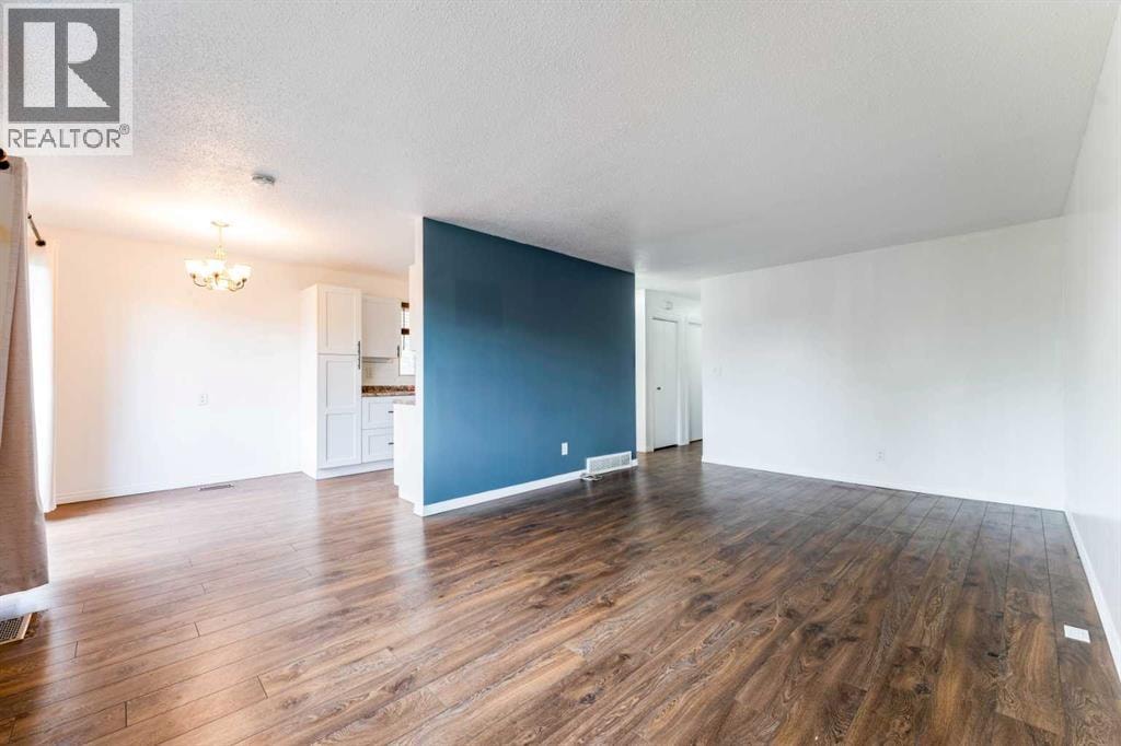 2906 Doverville Crescent SE — photo 9
