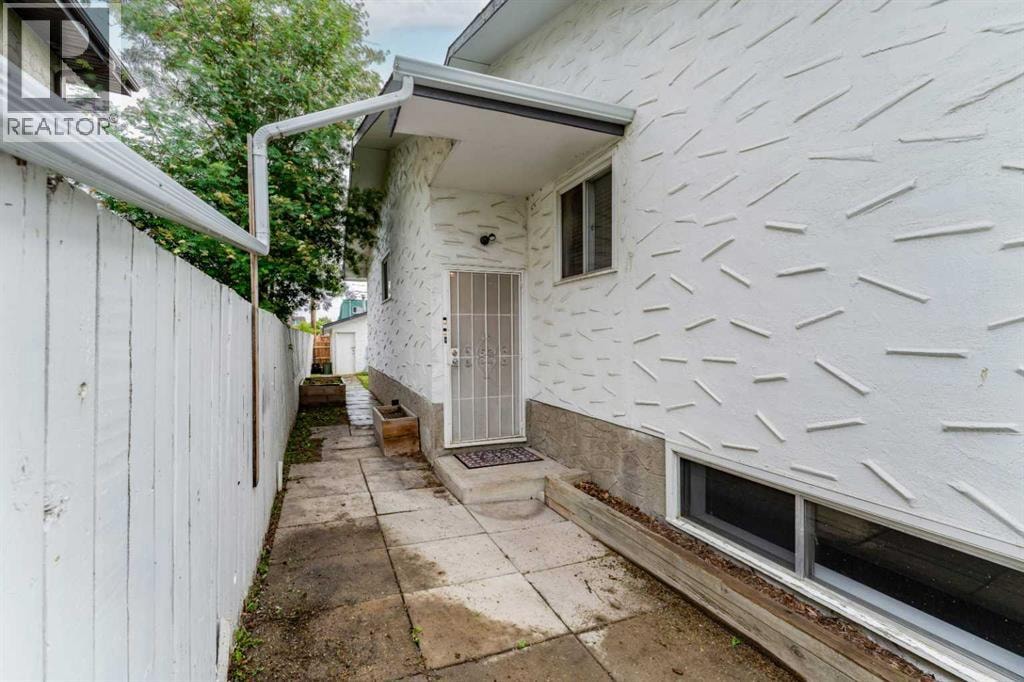 2906 Doverville Crescent SE — photo 38