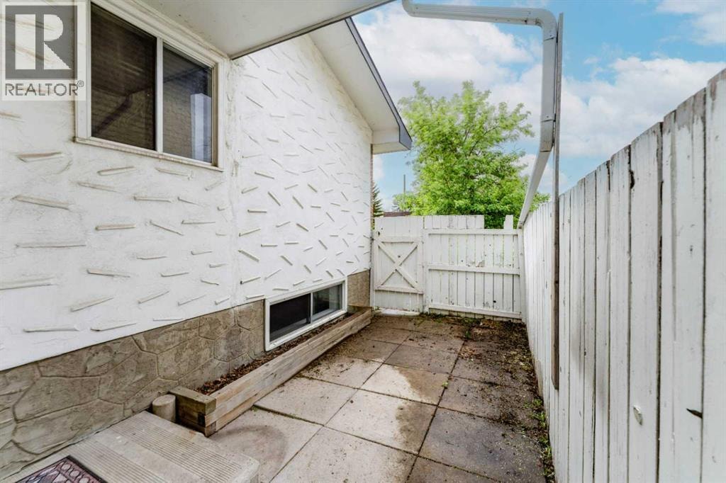 2906 Doverville Crescent SE — photo 39