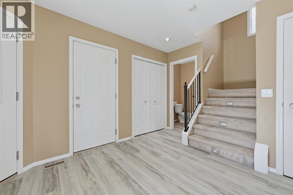 4 Everglen Grove SW — photo 3