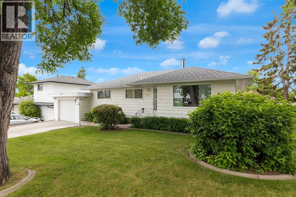1031 Thorneycroft Drive NW — photo 3