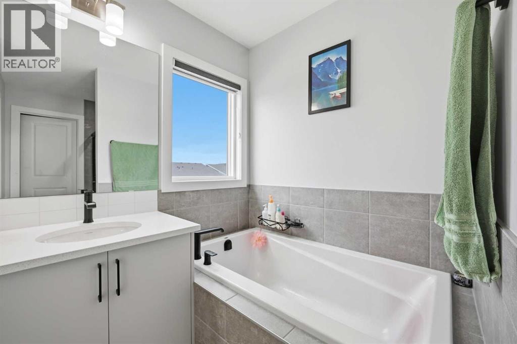241 Homestead Crescent NE — photo 30