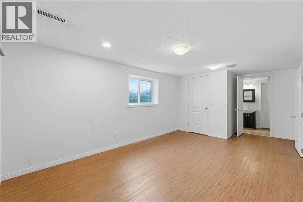 4408 8 Avenue SW — photo 29