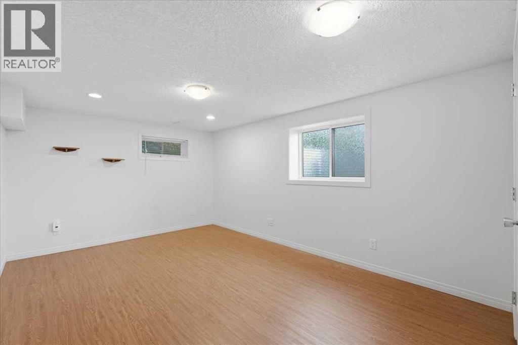 4408 8 Avenue SW — photo 28