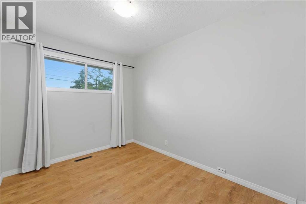 4408 8 Avenue SW — photo 18