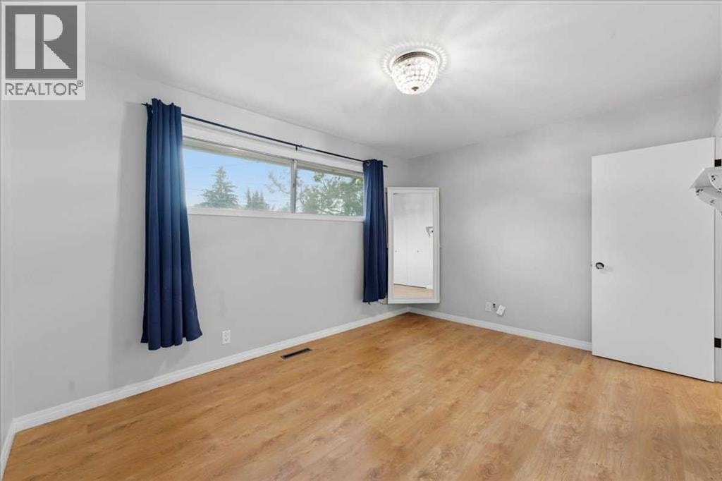 4408 8 Avenue SW — photo 22