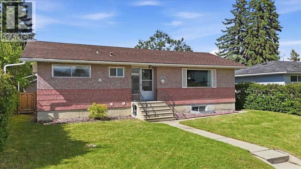 4408 8 Avenue SW — photo 2