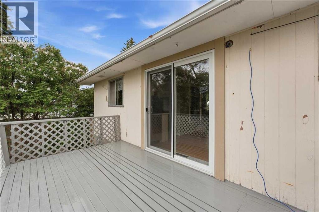 4408 8 Avenue SW — photo 34