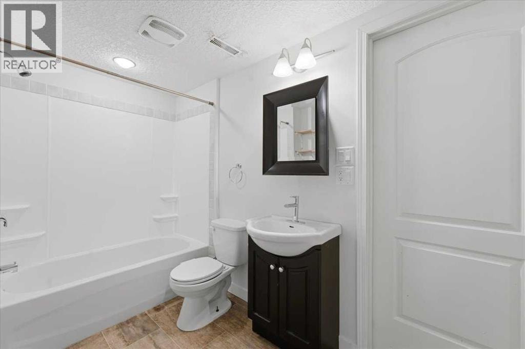 4408 8 Avenue SW — photo 30
