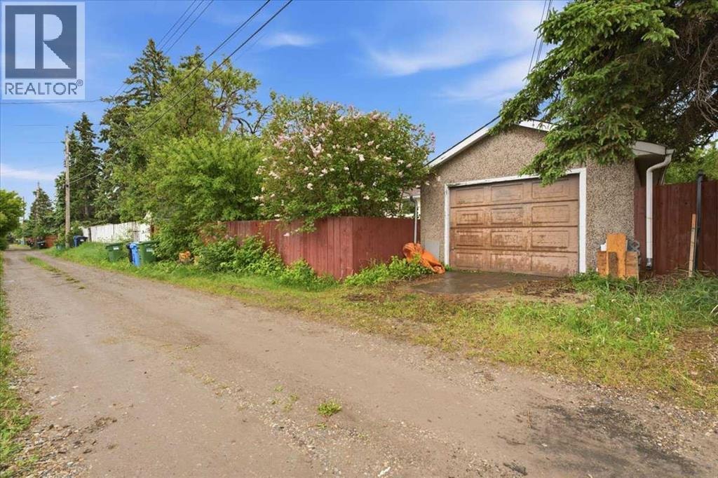 4408 8 Avenue SW — photo 40