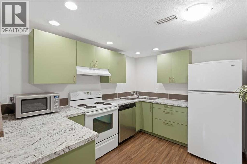 4408 8 Avenue SW — photo 33