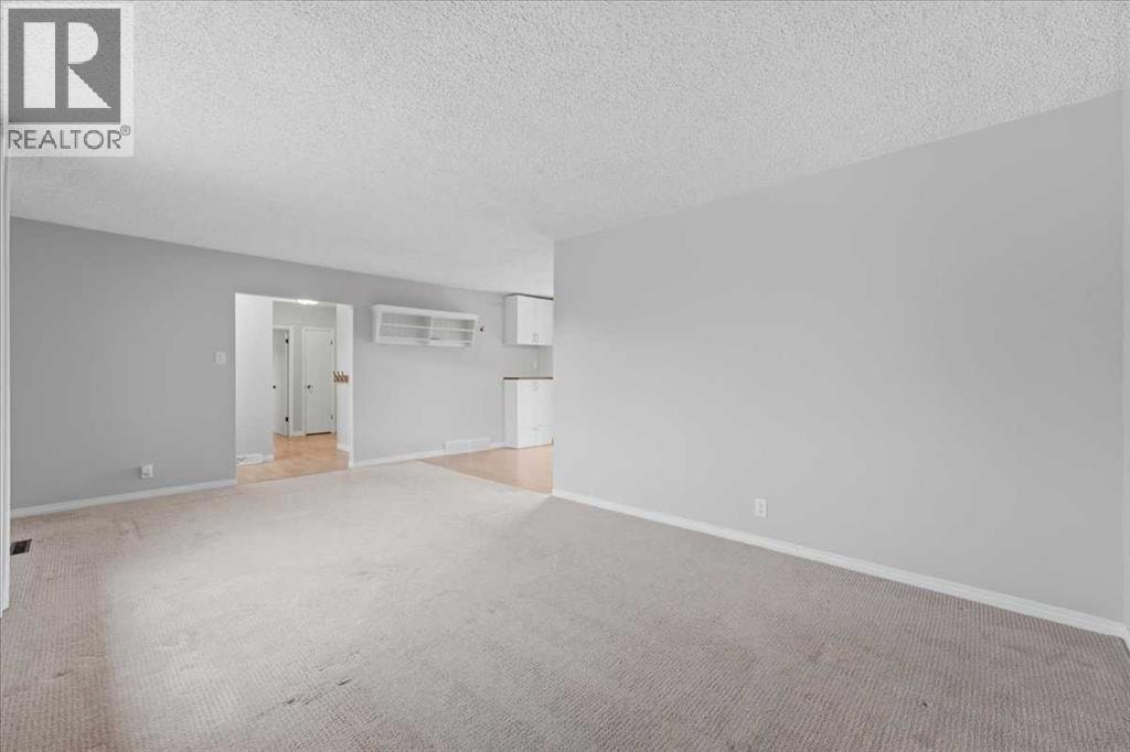 4408 8 Avenue SW — photo 8