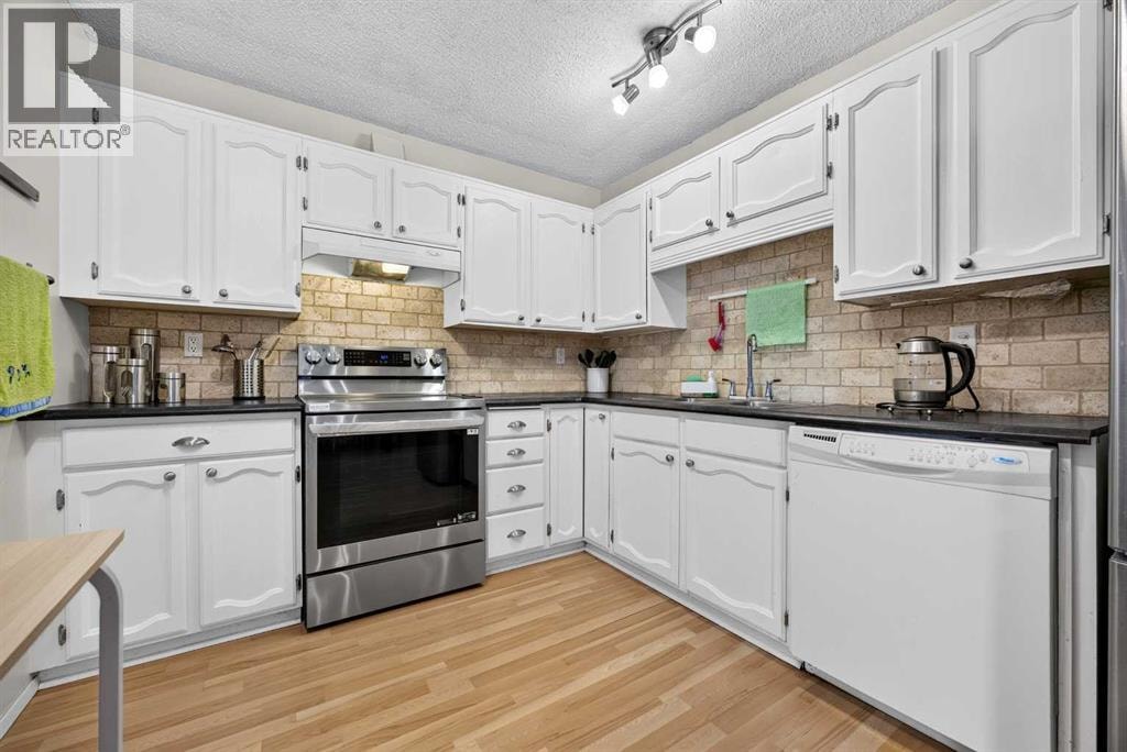 6417 26 Avenue NE — photo 11