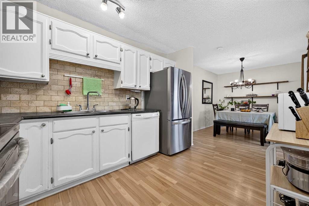 6417 26 Avenue NE — photo 13