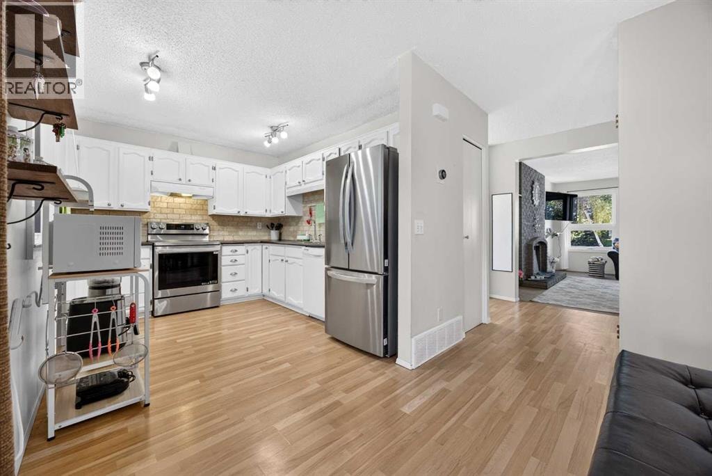 6417 26 Avenue NE — photo 9