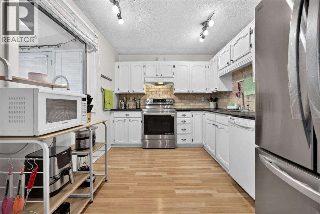 6417 26 Avenue NE — photo 10