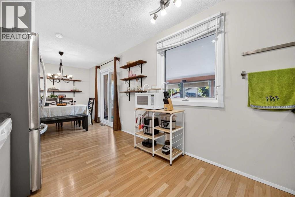 6417 26 Avenue NE — photo 12