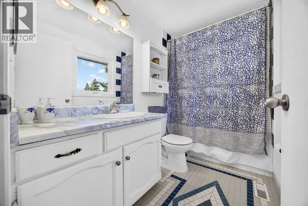 6417 26 Avenue NE — photo 23