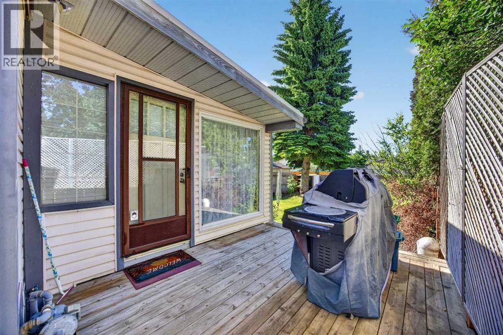 6417 26 Avenue NE — photo 37
