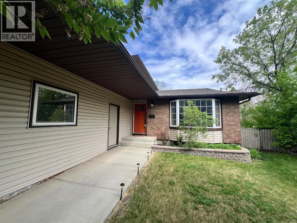 436 Ranchridge Bay NW — photo 2