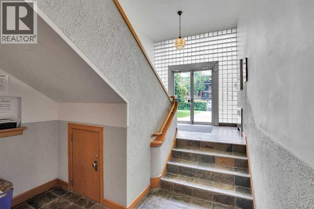 12A, 330 19 Avenue SW — photo 32
