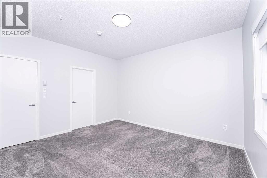 215, 40 Carrington Plaza N — photo 13