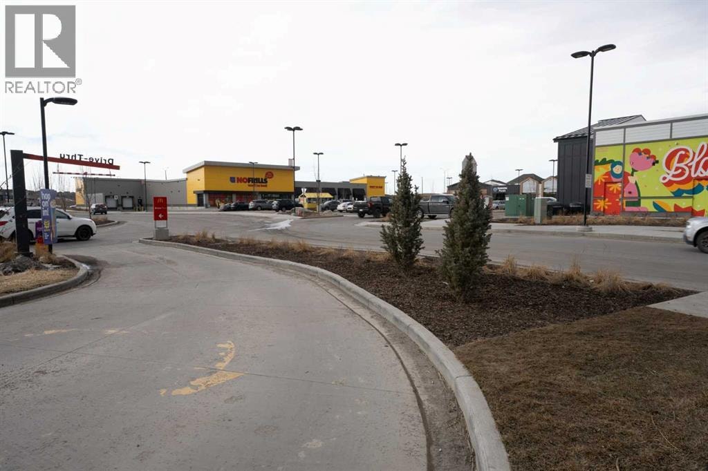 215, 40 Carrington Plaza N — photo 35