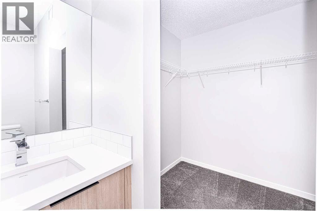 215, 40 Carrington Plaza N — photo 12