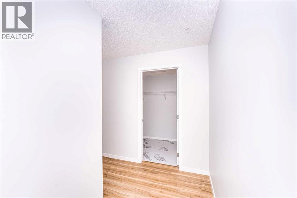 215, 40 Carrington Plaza N — photo 8