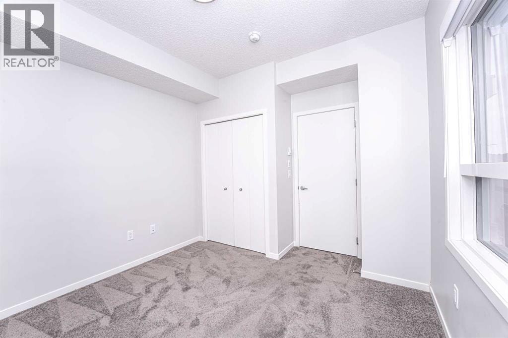 215, 40 Carrington Plaza N — photo 24