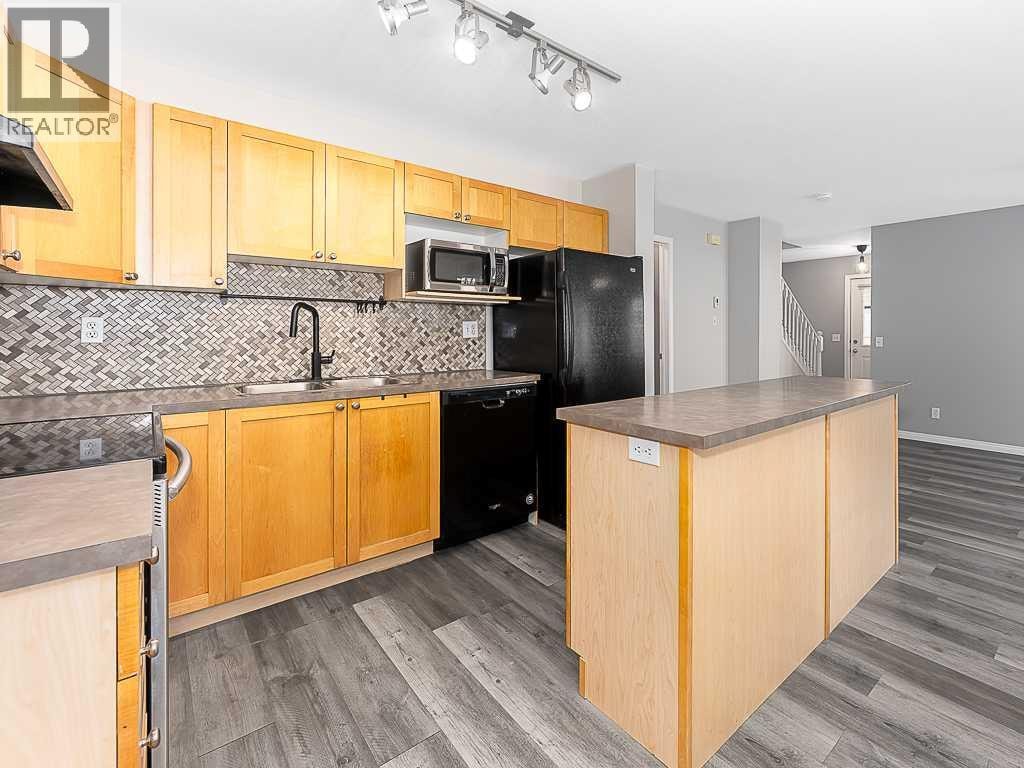 172 Simcoe Place SW — photo 8