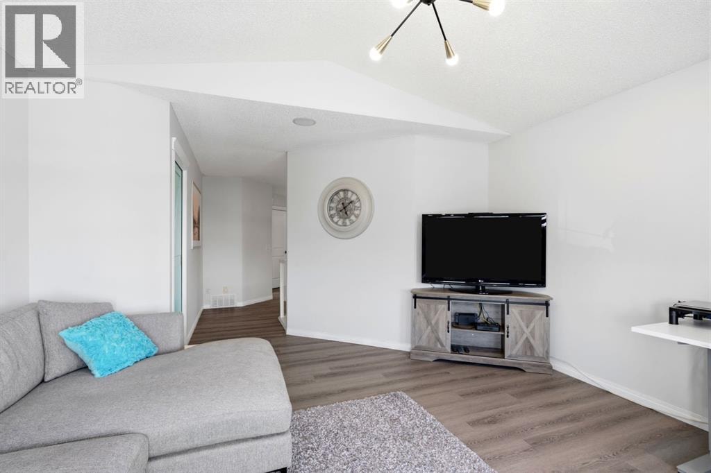 212 Willowmere Close — photo 38