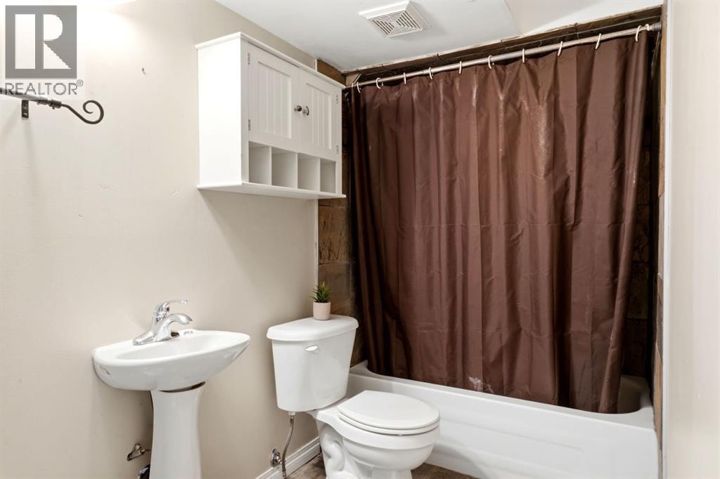 212 Willowmere Close — photo 40
